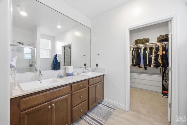 6807 Diamond Springs Drive, Bakersfield, CA 93313