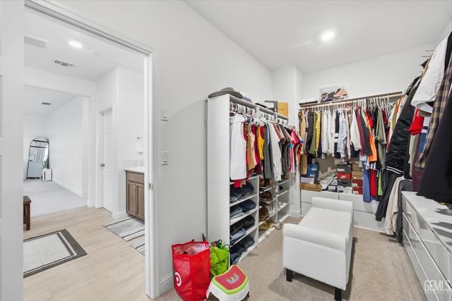 6807 Diamond Springs Drive, Bakersfield, CA 93313