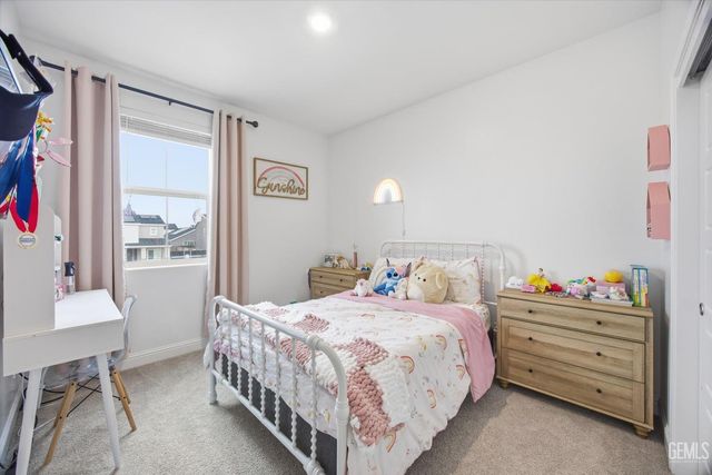 6807 Diamond Springs Drive, Bakersfield, CA 93313