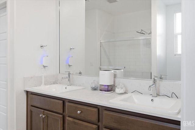 6807 Diamond Springs Drive, Bakersfield, CA 93313