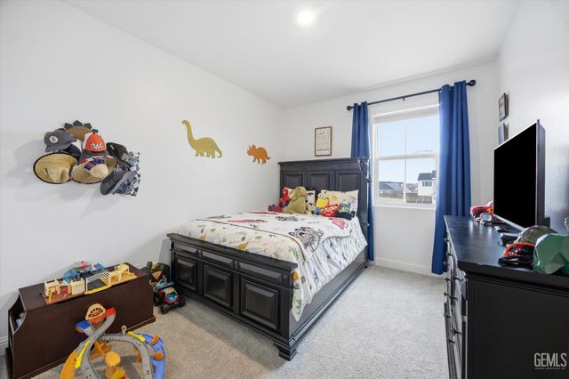 6807 Diamond Springs Drive, Bakersfield, CA 93313