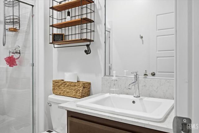 6807 Diamond Springs Drive, Bakersfield, CA 93313