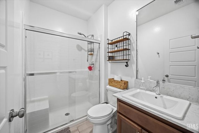 6807 Diamond Springs Drive, Bakersfield, CA 93313