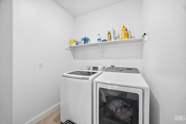 6807 Diamond Springs Drive, Bakersfield, CA 93313