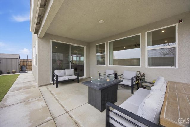 6807 Diamond Springs Drive, Bakersfield, CA 93313