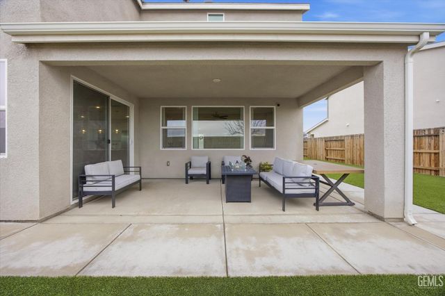 6807 Diamond Springs Drive, Bakersfield, CA 93313