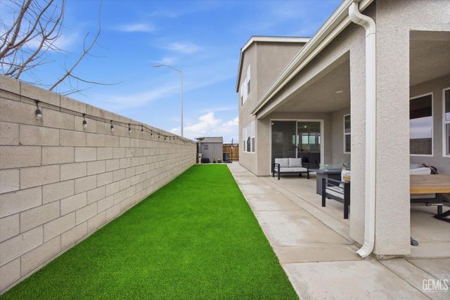 6807 Diamond Springs Drive, Bakersfield, CA 93313