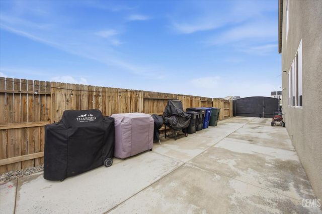 6807 Diamond Springs Drive, Bakersfield, CA 93313