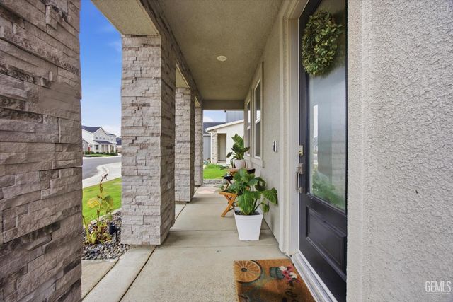 6807 Diamond Springs Drive, Bakersfield, CA 93313