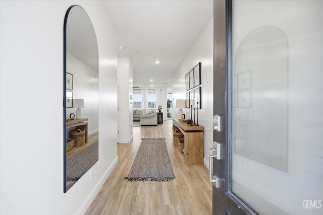 6807 Diamond Springs Drive, Bakersfield, CA 93313