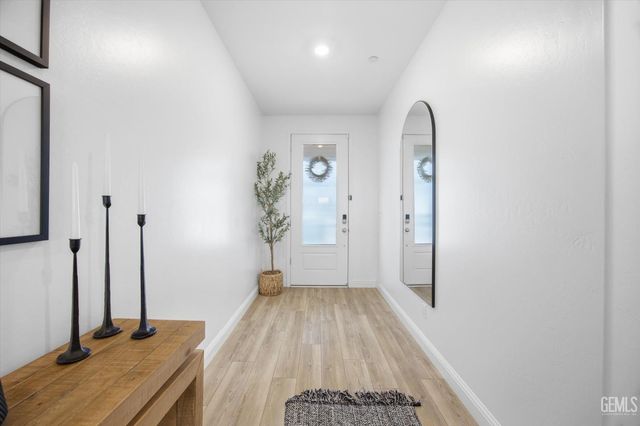 6807 Diamond Springs Drive, Bakersfield, CA 93313