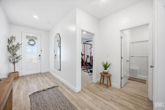 6807 Diamond Springs Drive, Bakersfield, CA 93313