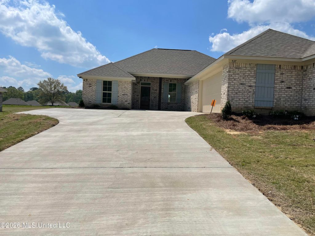 537 Patrick Farms Drive, Pearl, MS 39208