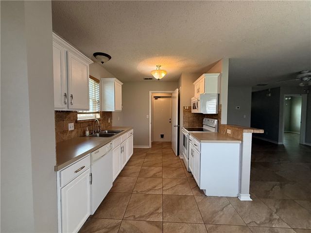 1013 Cupertino St, Portland, TX 78374