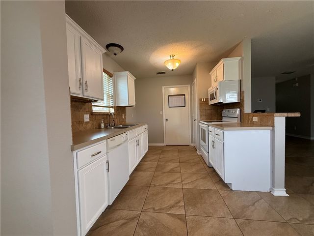 1013 Cupertino St, Portland, TX 78374
