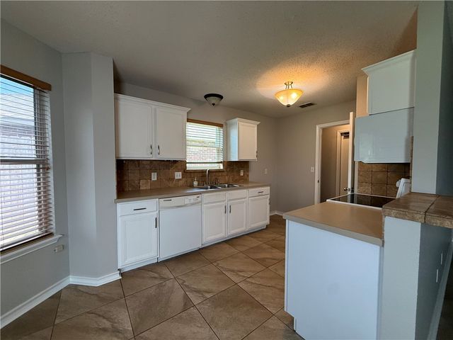 1013 Cupertino St, Portland, TX 78374