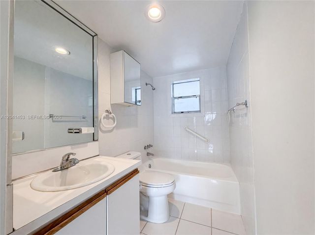 200 Galen Drive 202, Key Biscayne, FL 33149
