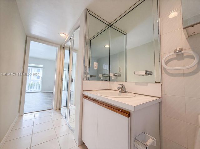 200 Galen Drive 202, Key Biscayne, FL 33149