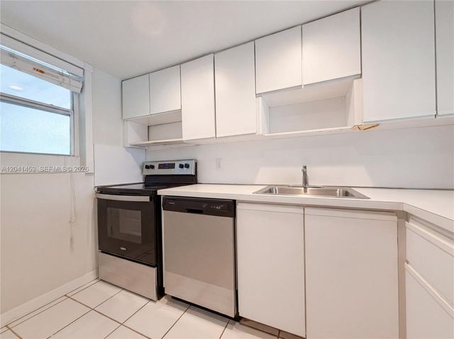 200 Galen Drive 202, Key Biscayne, FL 33149