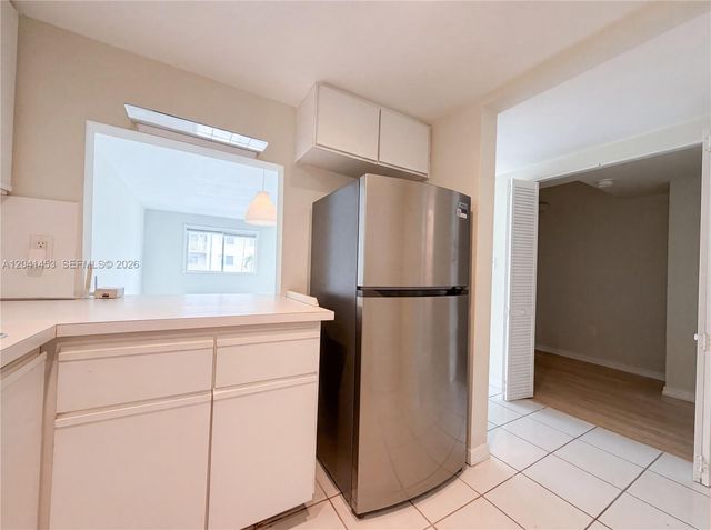 200 Galen Drive 202, Key Biscayne, FL 33149