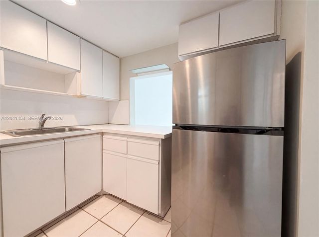 200 Galen Drive 202, Key Biscayne, FL 33149