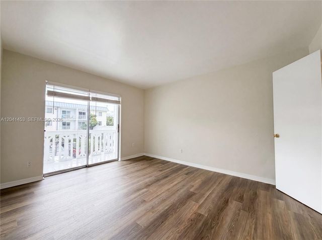 200 Galen Drive 202, Key Biscayne, FL 33149