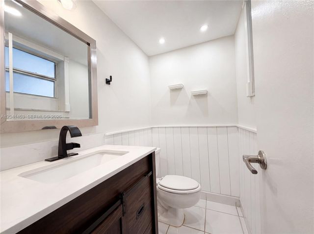 200 Galen Drive 202, Key Biscayne, FL 33149