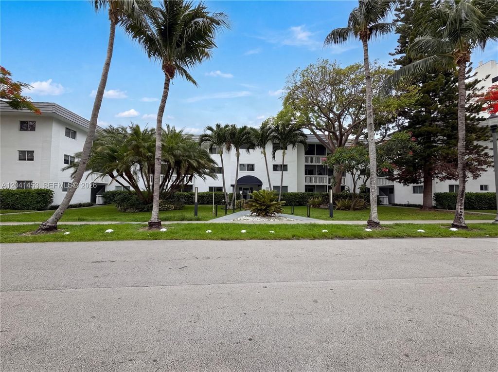 200 Galen Drive 202, Key Biscayne, FL 33149