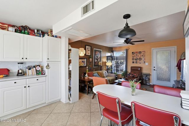 373 S Paseo Sarta Apt B, Green Valley, AZ 85614