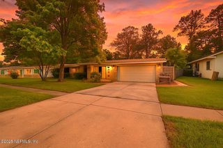 7040 GREENHOLLY Drive, Jacksonville, FL 32277
