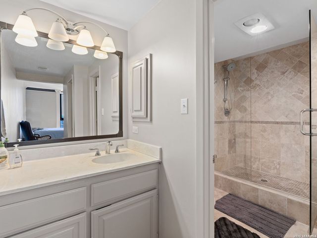 7701 Wurzbach Rd Apt 1105, San Antonio, TX 78229