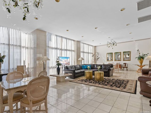 7701 Wurzbach Rd Apt 1105, San Antonio, TX 78229