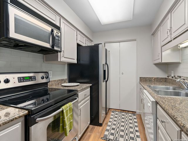 7701 Wurzbach Rd Apt 1105, San Antonio, TX 78229