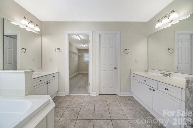 9025 Cambridge Green Drive, Charlotte, NC 28277