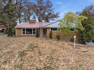 2218 COUNTRY CLUB DRIVE, Upper St Clair, PA 15241