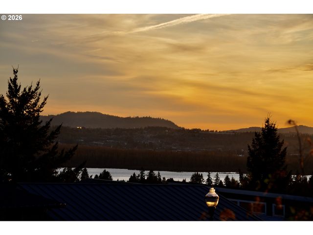 1697 N COLUMBIA RIDGE Way, Washougal, WA 98671