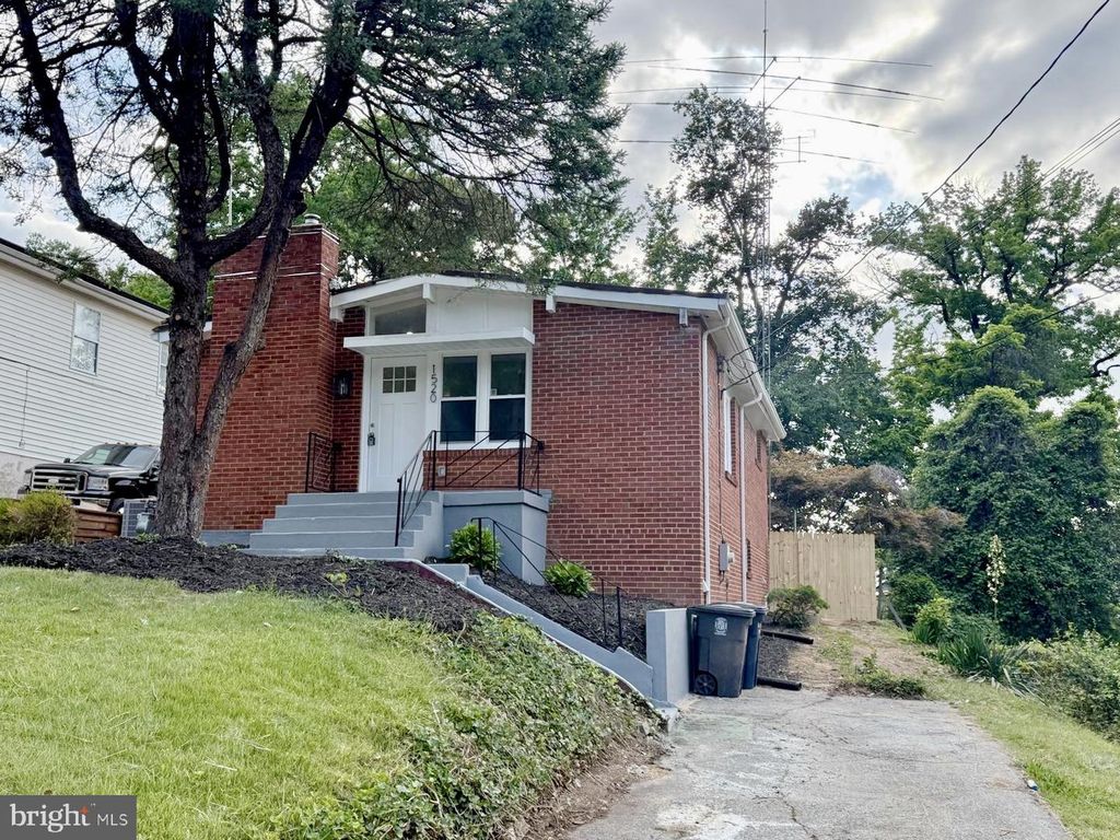 Image 1 of property listing at 1520 JUTEWOOD AVE, Landover, MD 20785