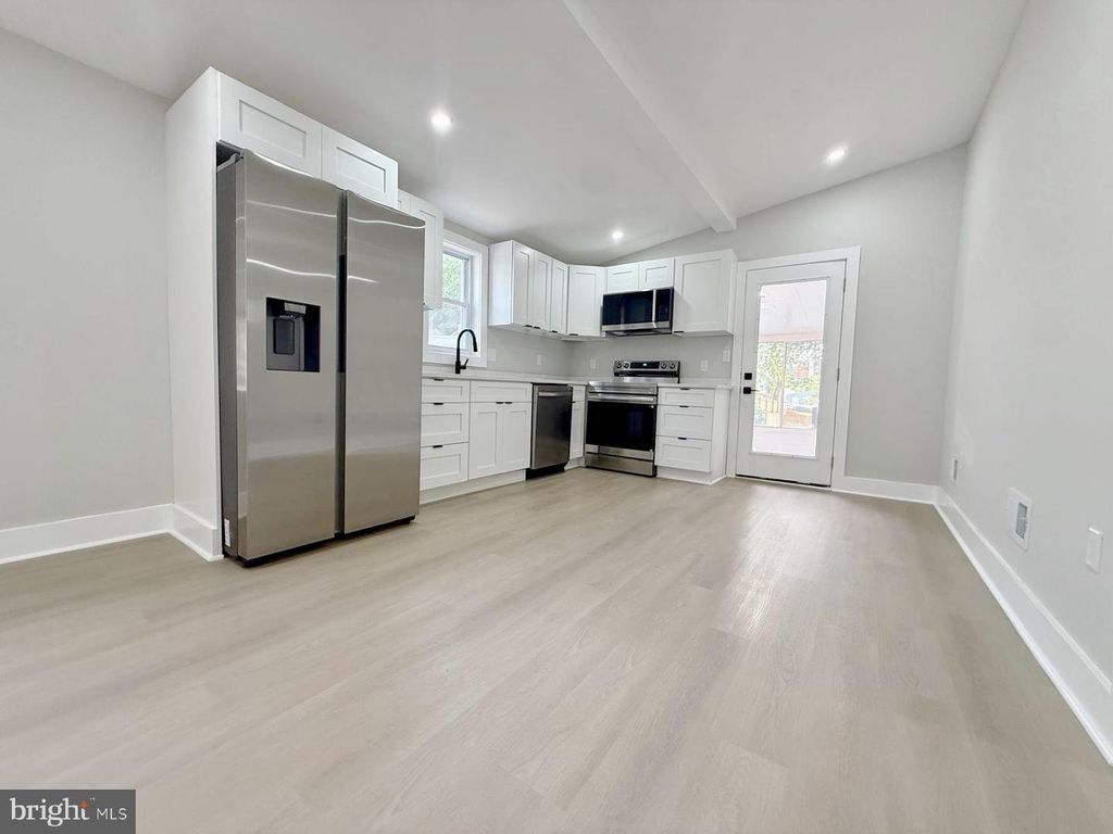 Image 5 of property listing at 1520 JUTEWOOD AVE, Landover, MD 20785