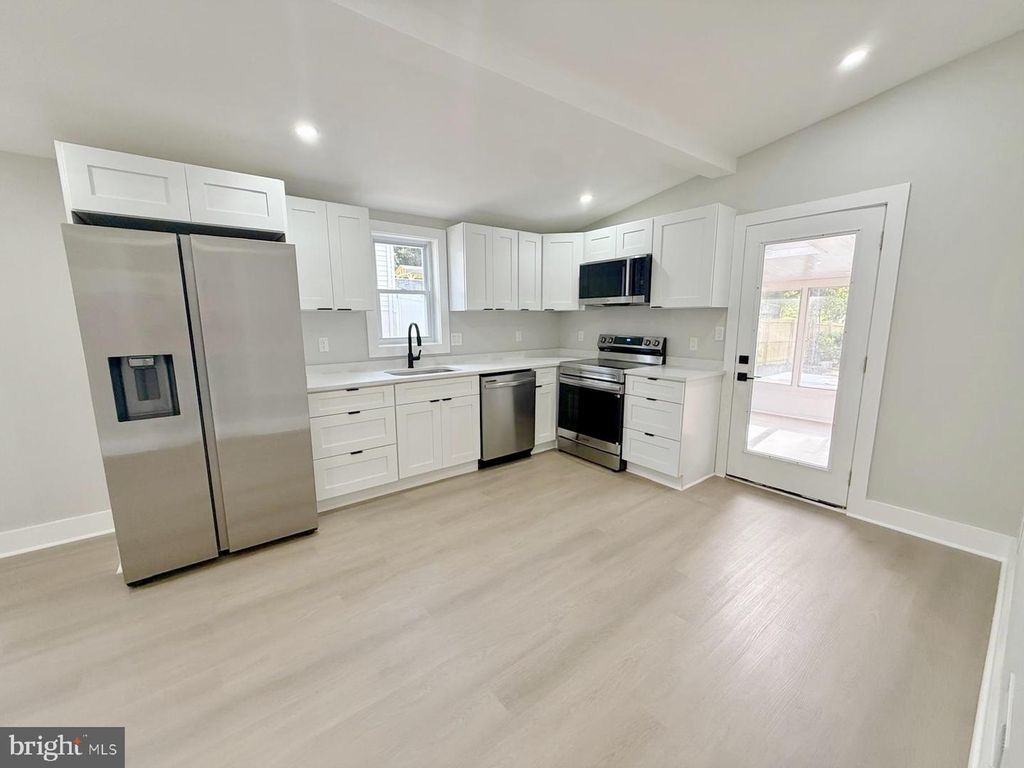 Image 6 of property listing at 1520 JUTEWOOD AVE, Landover, MD 20785