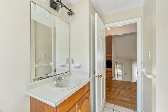 33 Thornton Road, Nashua, NH 03063