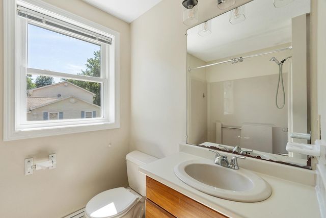 33 Thornton Road, Nashua, NH 03063