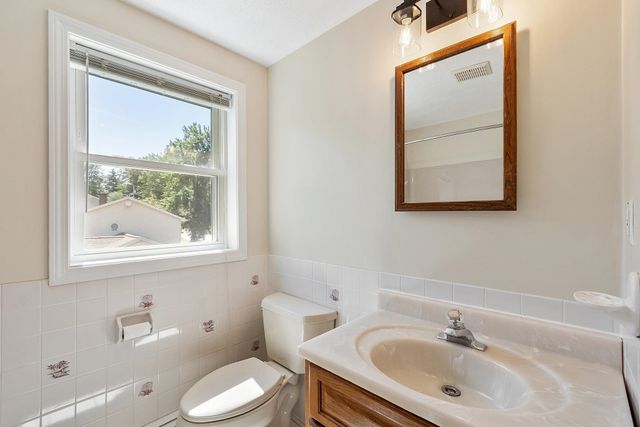 33 Thornton Road, Nashua, NH 03063