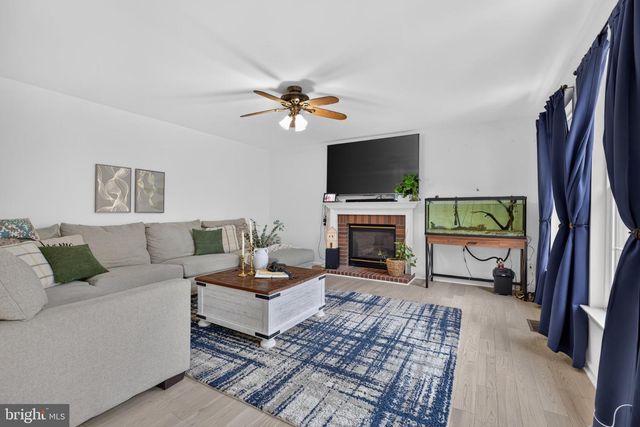 6912 SUSQUEHANNA RD, Gainesville, VA 20155