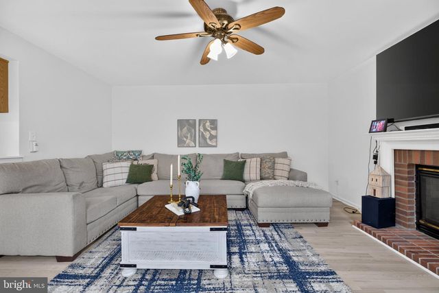 6912 SUSQUEHANNA RD, Gainesville, VA 20155