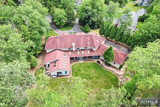 35 Sauna Road, Ramsey, NJ 07446