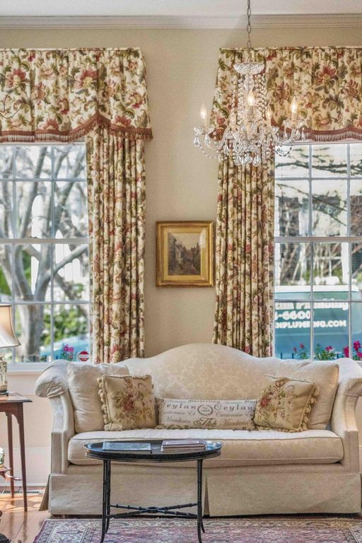 Image 11 of property listing at 38 Savage Street, Charleston, SC 29401