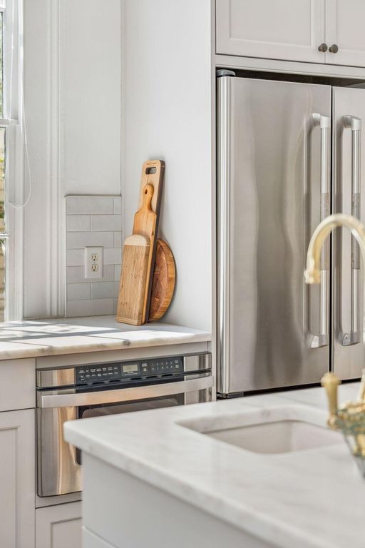 Image 17 of property listing at 38 Savage Street, Charleston, SC 29401