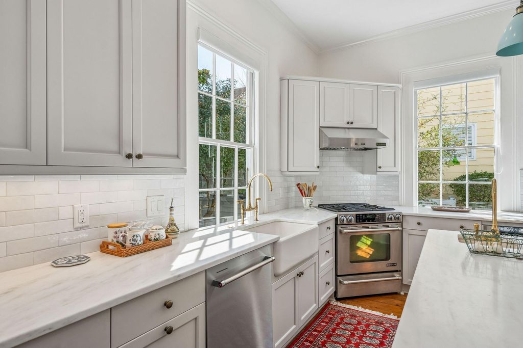 Image 19 of property listing at 38 Savage Street, Charleston, SC 29401