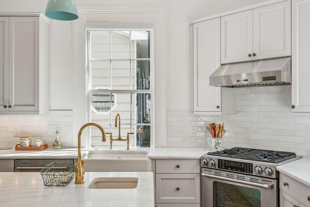 Image 20 of property listing at 38 Savage Street, Charleston, SC 29401