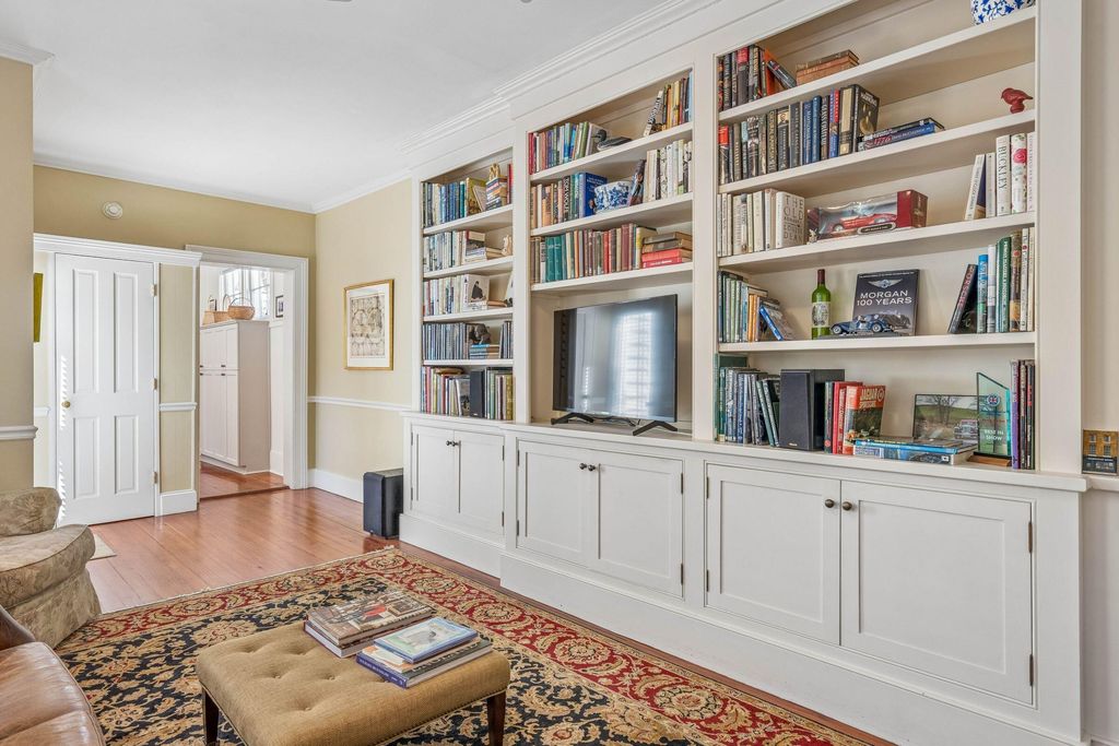 Image 25 of property listing at 38 Savage Street, Charleston, SC 29401